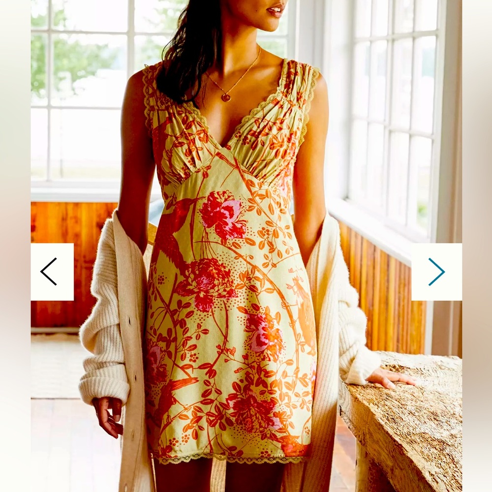 Free People beautiful extremely lightweight dress. Size L